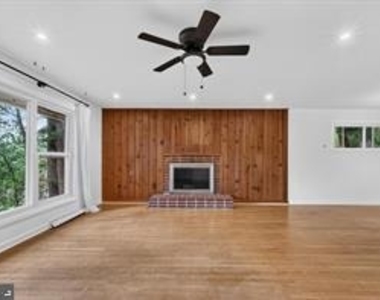 156 Gypsy Lane - Photo Thumbnail 11