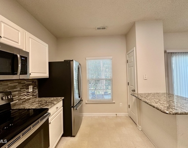 508 Canyon Lake Circle - Photo Thumbnail 6