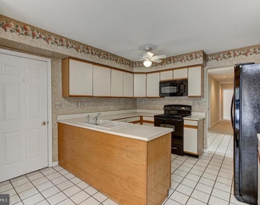 1114 Mews Lane - Photo Thumbnail 12