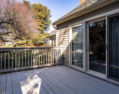 1114 Mews Lane - Photo Thumbnail 9