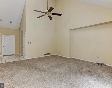 1114 Mews Lane - Photo Thumbnail 7
