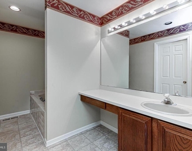 1114 Mews Lane - Photo Thumbnail 25