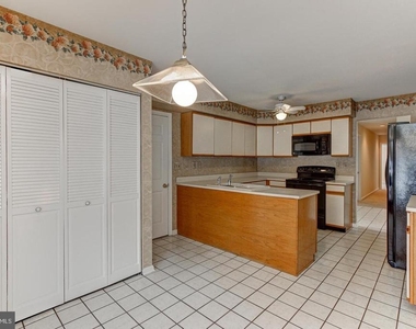 1114 Mews Lane - Photo Thumbnail 10