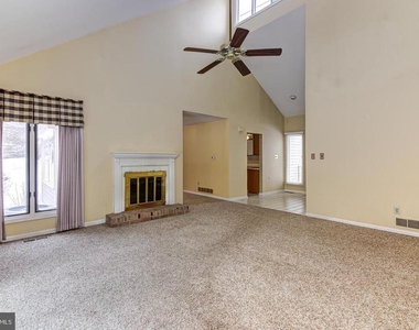 1114 Mews Lane - Photo Thumbnail 8