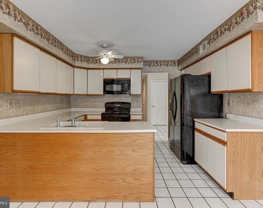 1114 Mews Lane - Photo Thumbnail 14