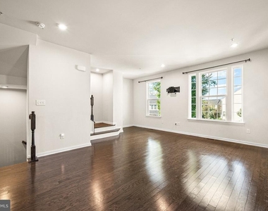 126 Mulberry Drive - Photo Thumbnail 7