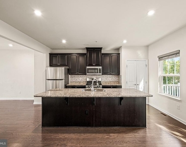 126 Mulberry Drive - Photo Thumbnail 10