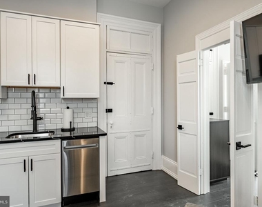 305 S Walnut Street - Photo Thumbnail 4