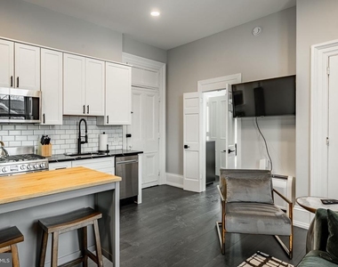 305 S Walnut Street - Photo Thumbnail 3