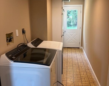 1204 N Bailey Road - Photo Thumbnail 5
