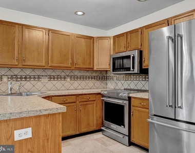 8006 Spruce Mill Dr - Photo Thumbnail 5