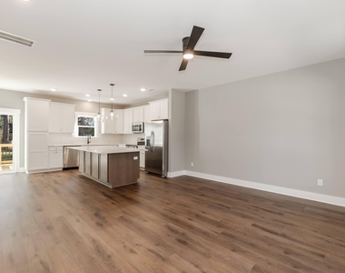 104 Buffalo Drive - Photo Thumbnail 6