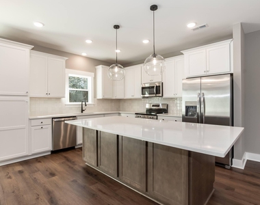 104 Buffalo Drive - Photo Thumbnail 10
