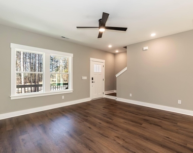 104 Buffalo Drive - Photo Thumbnail 8