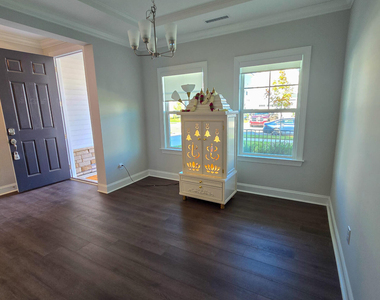 672 Emerald Bay Circle - Photo Thumbnail 4
