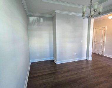 672 Emerald Bay Circle - Photo Thumbnail 5
