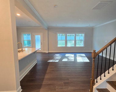 672 Emerald Bay Circle - Photo Thumbnail 7