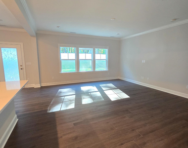 672 Emerald Bay Circle - Photo Thumbnail 6