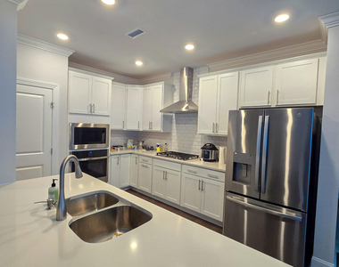 672 Emerald Bay Circle - Photo Thumbnail 12