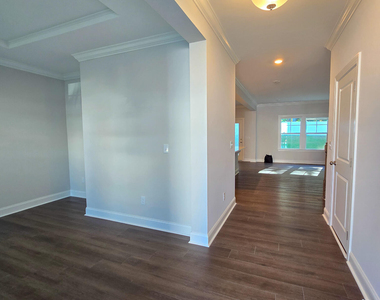 672 Emerald Bay Circle - Photo Thumbnail 2