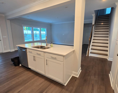 672 Emerald Bay Circle - Photo Thumbnail 14