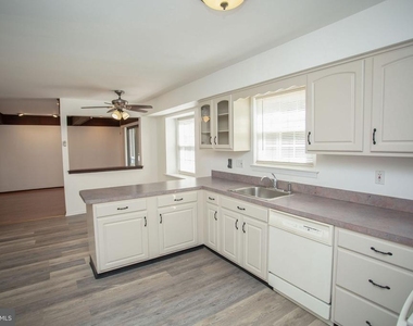 9 N Green Acre Drive - Photo Thumbnail 16