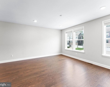 33 Sullivan Way - Photo Thumbnail 10