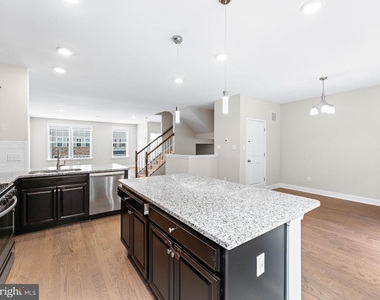 33 Sullivan Way - Photo Thumbnail 16
