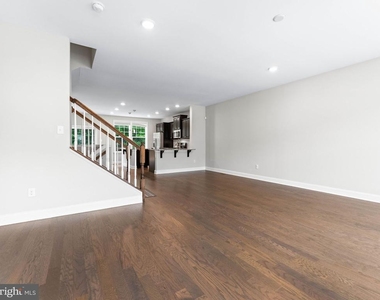 33 Sullivan Way - Photo Thumbnail 9