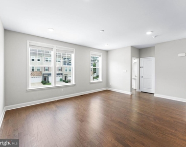 33 Sullivan Way - Photo Thumbnail 11