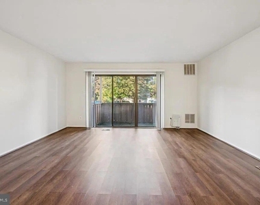 1001 Woodhollow Drive - Photo Thumbnail 5