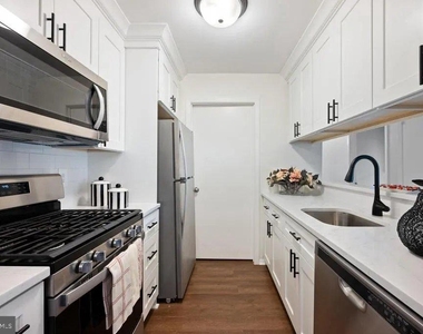 1001 Woodhollow Drive - Photo Thumbnail 13