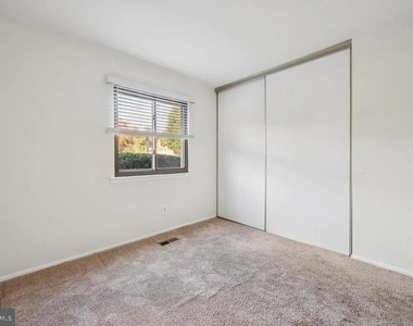 1001 Woodhollow Drive - Photo Thumbnail 16
