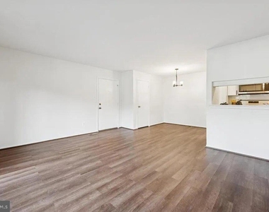 1001 Woodhollow Drive - Photo Thumbnail 7