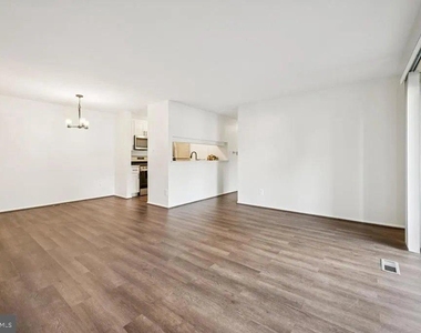 1001 Woodhollow Drive - Photo Thumbnail 8