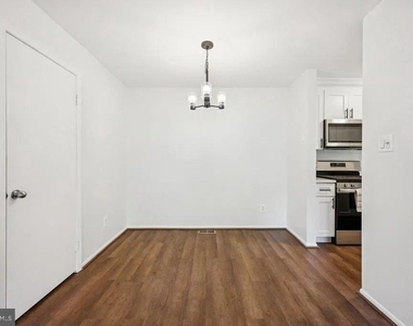 1001 Woodhollow Drive - Photo Thumbnail 9