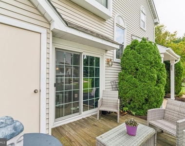 105 Oswego Court - Photo Thumbnail 30