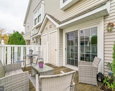 105 Oswego Court - Photo Thumbnail 29