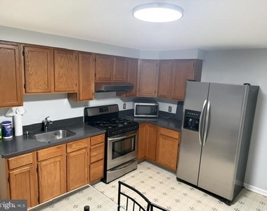 408 Buttonwood Street - Photo Thumbnail 5