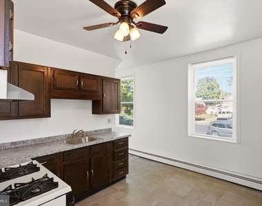 200 Leon Avenue - Photo Thumbnail 6