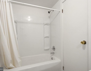 200 Leon Avenue - Photo Thumbnail 15