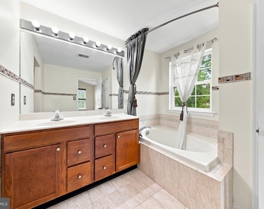 64 Meadow Circle - Photo Thumbnail 21