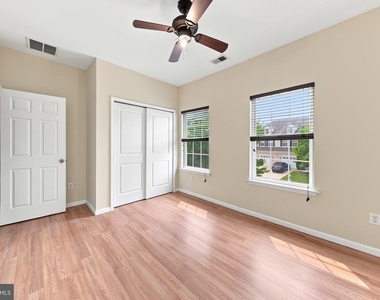 64 Meadow Circle - Photo Thumbnail 15