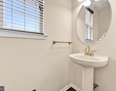 64 Meadow Circle - Photo Thumbnail 14