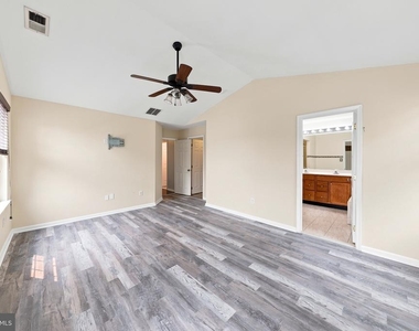 64 Meadow Circle - Photo Thumbnail 19