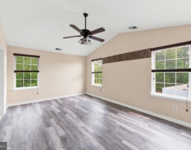 64 Meadow Circle - Photo Thumbnail 17
