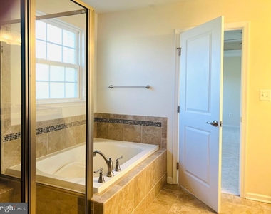 3002 Winterbourne Drive - Photo Thumbnail 62