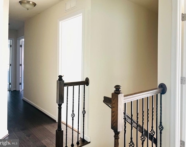 3002 Winterbourne Drive - Photo Thumbnail 47