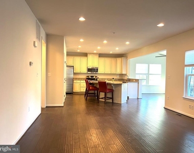 3002 Winterbourne Drive - Photo Thumbnail 17