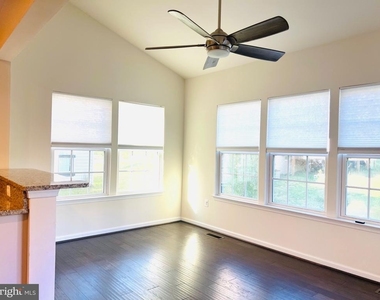3002 Winterbourne Drive - Photo Thumbnail 24